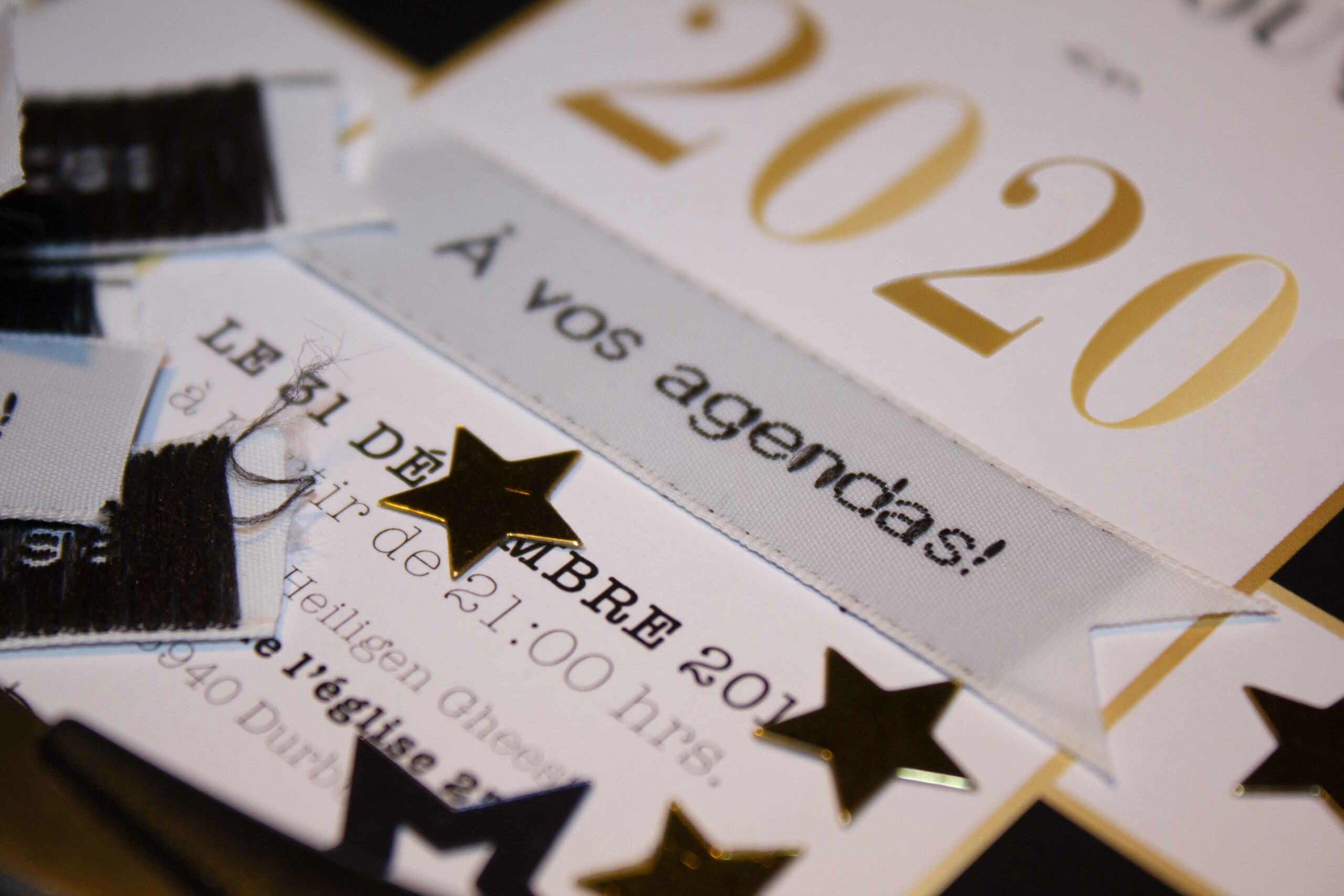 Uitnodiging feestje oud en nieuw 2020 lint en label laag - Nominette