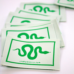 Étiquettes de logo premium de Nominette