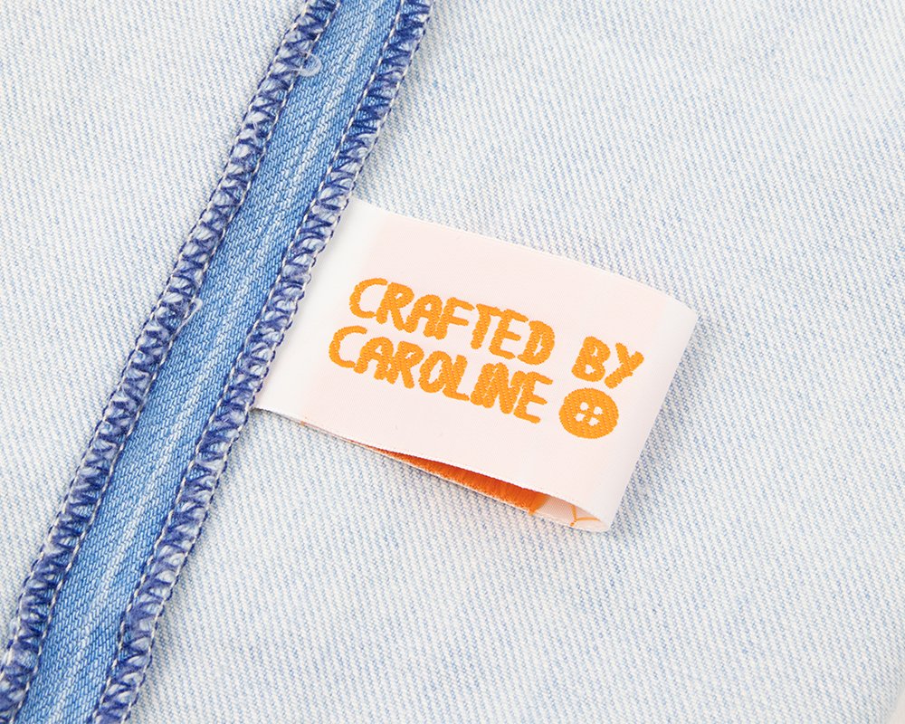 label tissé avec son propre logo
