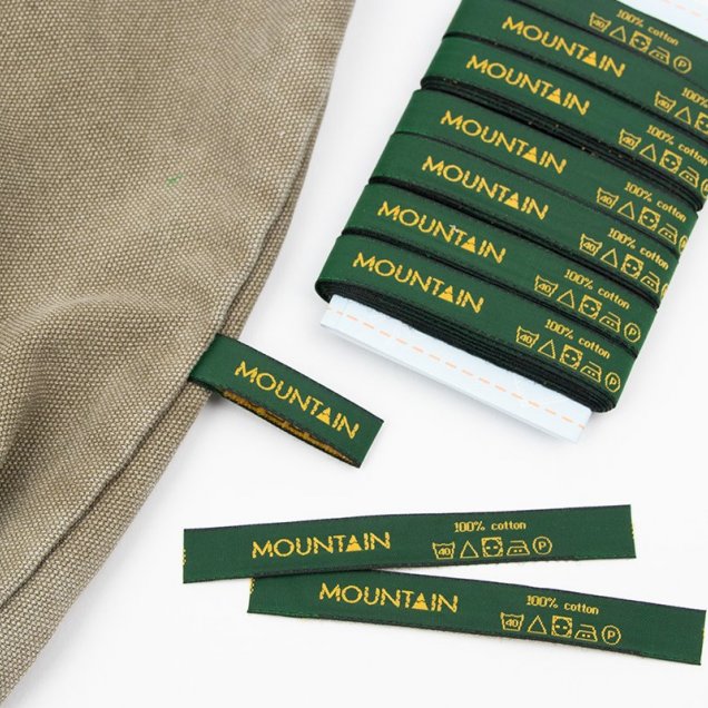 label tissé avec son propre logo