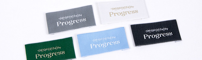 Étiquettes à coudre “Perfection Progress”