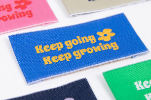 Étiquettes à coudre “Keep going. Keep growing.” Étiquettes à coudre “Keep going. Keep growing.”