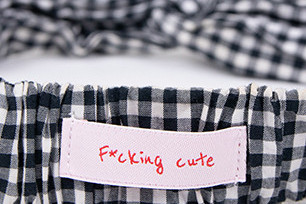 Étiquettes à coudre “F*cking cute” Étiquettes à coudre “F*cking cute”