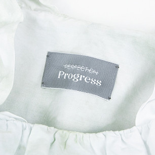 Étiquettes à coudre “Perfection Progress” Étiquettes à coudre “Perfection Progress”